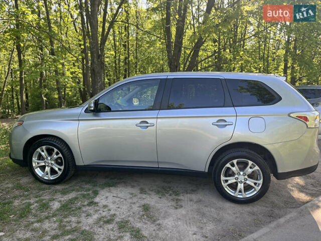 Сірий Міцубісі Аутлендер, об'ємом двигуна 2.36 л та пробігом 162 тис. км за 10500 $, фото 1 на Automoto.ua
