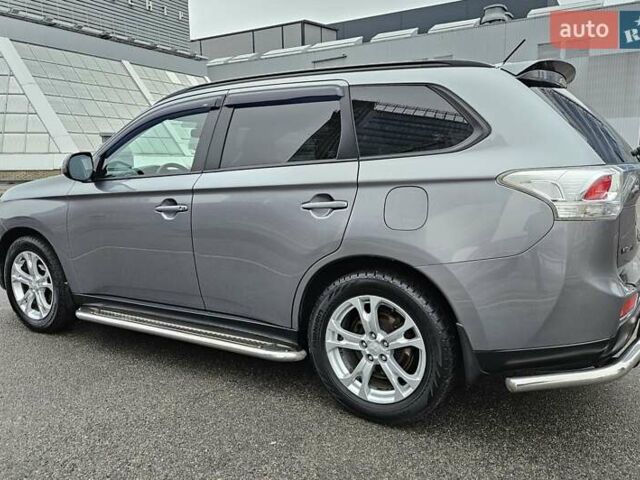 Серый Мицубиси Аутлендер, объемом двигателя 2.4 л и пробегом 72 тыс. км за 15900 $, фото 3 на Automoto.ua