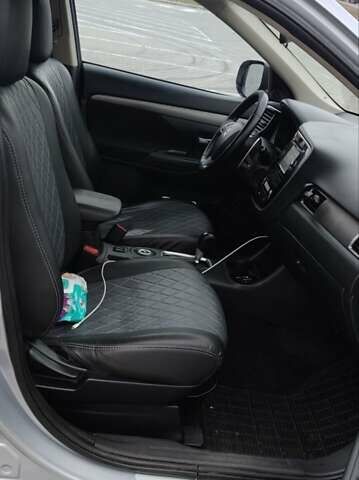 Сірий Міцубісі Аутлендер, об'ємом двигуна 2 л та пробігом 231 тис. км за 12200 $, фото 11 на Automoto.ua