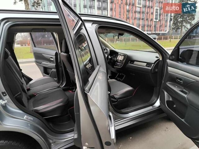 Серый Мицубиси Аутлендер, объемом двигателя 2.4 л и пробегом 209 тыс. км за 10990 $, фото 27 на Automoto.ua