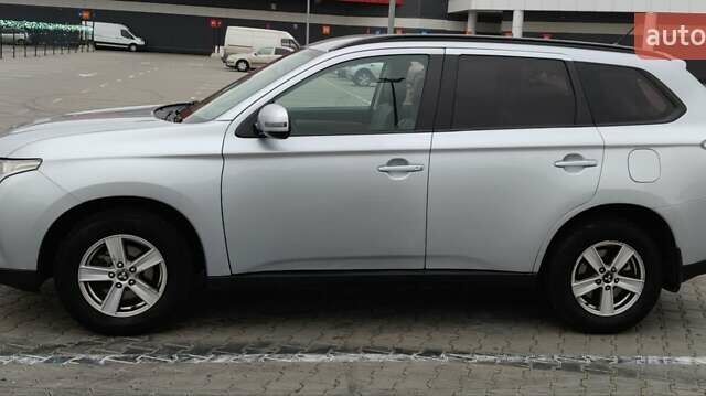 Сірий Міцубісі Аутлендер, об'ємом двигуна 2 л та пробігом 231 тис. км за 12200 $, фото 2 на Automoto.ua