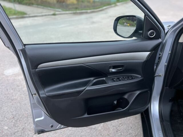 Серый Мицубиси Аутлендер, объемом двигателя 2.4 л и пробегом 199 тыс. км за 13200 $, фото 10 на Automoto.ua