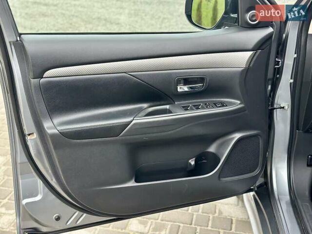 Сірий Міцубісі Аутлендер, об'ємом двигуна 2.3 л та пробігом 207 тис. км за 13700 $, фото 18 на Automoto.ua