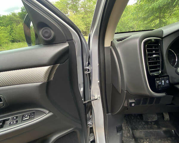 Серый Мицубиси Аутлендер, объемом двигателя 2 л и пробегом 203 тыс. км за 10999 $, фото 11 на Automoto.ua