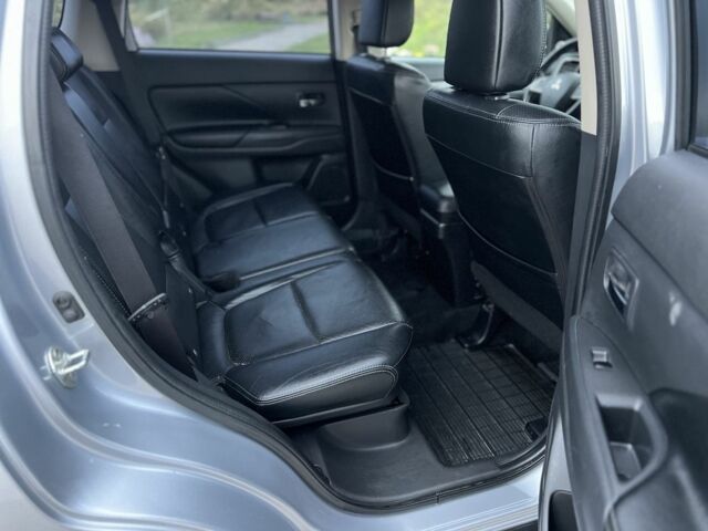 Серый Мицубиси Аутлендер, объемом двигателя 2.4 л и пробегом 199 тыс. км за 13200 $, фото 12 на Automoto.ua