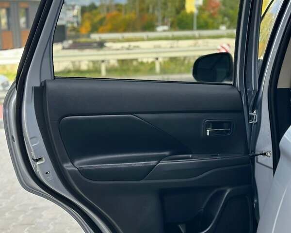 Серый Мицубиси Аутлендер, объемом двигателя 2.4 л и пробегом 228 тыс. км за 13999 $, фото 14 на Automoto.ua