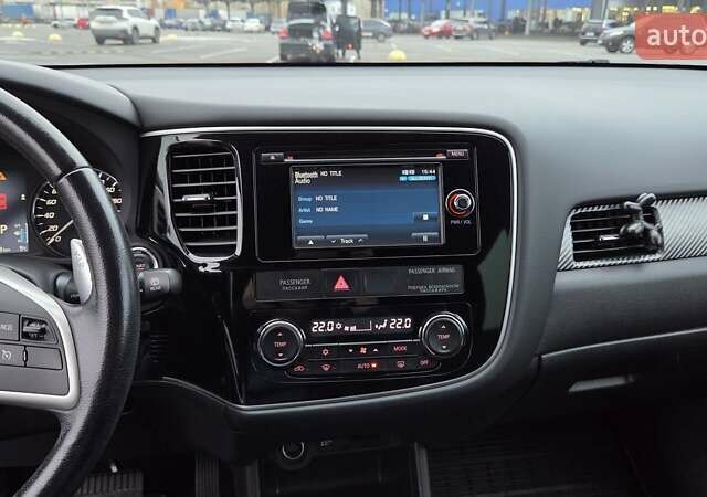 Серый Мицубиси Аутлендер, объемом двигателя 2.36 л и пробегом 54 тыс. км за 15400 $, фото 14 на Automoto.ua