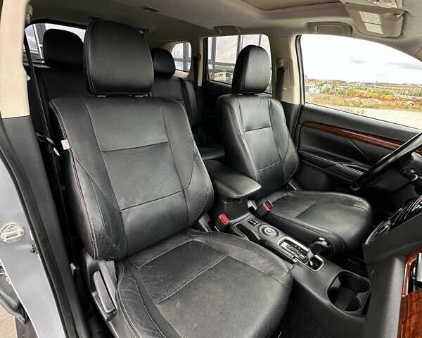 Серый Мицубиси Аутлендер, объемом двигателя 2.4 л и пробегом 228 тыс. км за 13999 $, фото 6 на Automoto.ua