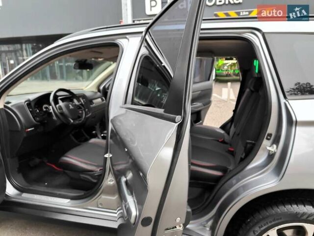 Серый Мицубиси Аутлендер, объемом двигателя 2.4 л и пробегом 209 тыс. км за 10990 $, фото 6 на Automoto.ua