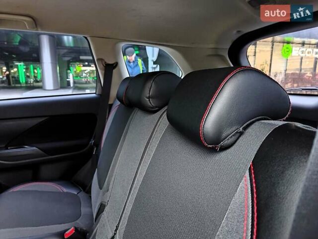 Серый Мицубиси Аутлендер, объемом двигателя 2.4 л и пробегом 209 тыс. км за 10990 $, фото 47 на Automoto.ua