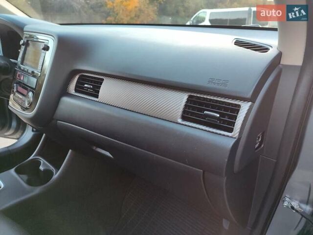 Серый Мицубиси Аутлендер, объемом двигателя 2.3 л и пробегом 250 тыс. км за 13999 $, фото 40 на Automoto.ua