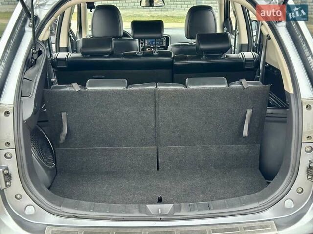 Сірий Міцубісі Аутлендер, об'ємом двигуна 2.3 л та пробігом 207 тис. км за 13700 $, фото 52 на Automoto.ua