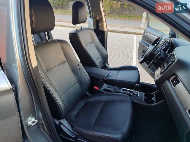 Серый Мицубиси Аутлендер, объемом двигателя 2.3 л и пробегом 250 тыс. км за 13499 $, фото 45 на Automoto.ua