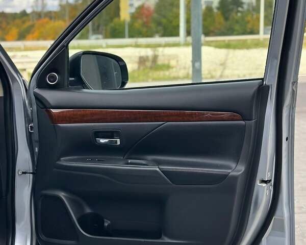 Серый Мицубиси Аутлендер, объемом двигателя 2.4 л и пробегом 228 тыс. км за 13999 $, фото 9 на Automoto.ua