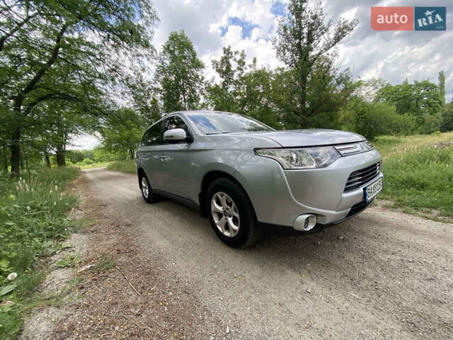 Серый Мицубиси Аутлендер, объемом двигателя 2 л и пробегом 203 тыс. км за 10999 $, фото 4 на Automoto.ua