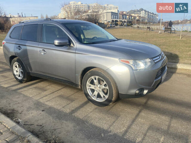 Серый Мицубиси Аутлендер, объемом двигателя 2.36 л и пробегом 182 тыс. км за 13800 $, фото 8 на Automoto.ua