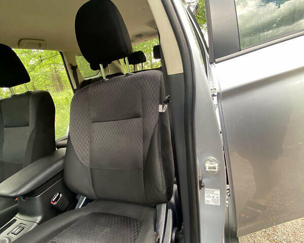 Серый Мицубиси Аутлендер, объемом двигателя 2 л и пробегом 203 тыс. км за 10999 $, фото 12 на Automoto.ua