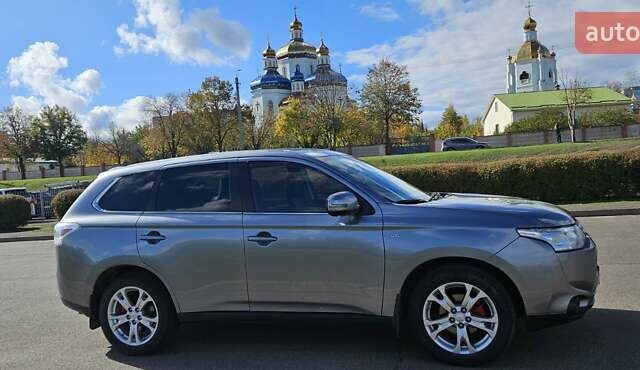 Міцубісі Аутлендер 2013 у Кривому Розі на Automoto.ua Сірий Міцубісі Аутлендер, об'ємом двигуна 3 л та пробігом 104 тис. км за 13500 $, фото 7 на Automoto.ua