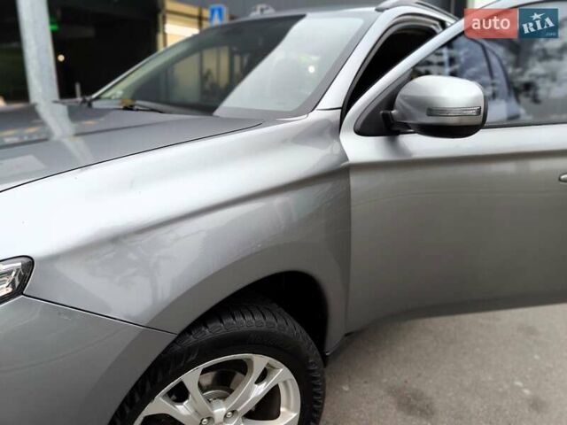 Серый Мицубиси Аутлендер, объемом двигателя 2.4 л и пробегом 209 тыс. км за 10990 $, фото 3 на Automoto.ua