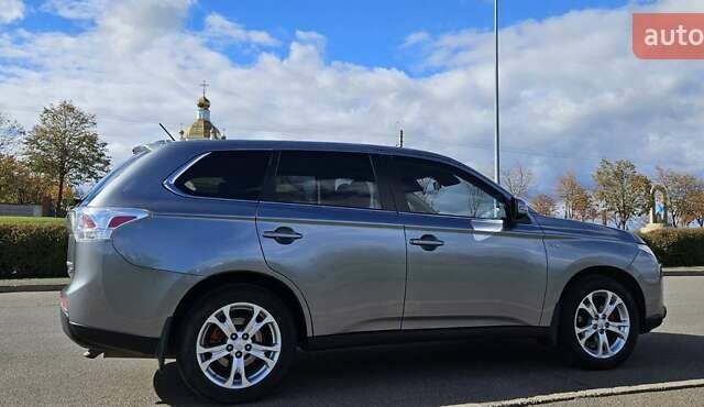Міцубісі Аутлендер 2013 у Кривому Розі на Automoto.ua Сірий Міцубісі Аутлендер, об'ємом двигуна 3 л та пробігом 104 тис. км за 13500 $, фото 23 на Automoto.ua