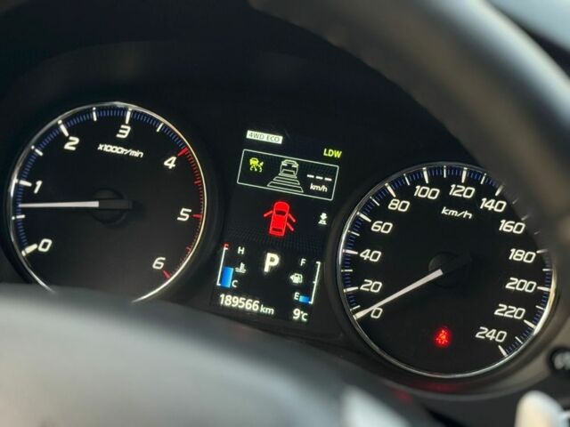 Сірий Міцубісі Аутлендер, об'ємом двигуна 2.3 л та пробігом 190 тис. км за 13800 $, фото 3 на Automoto.ua