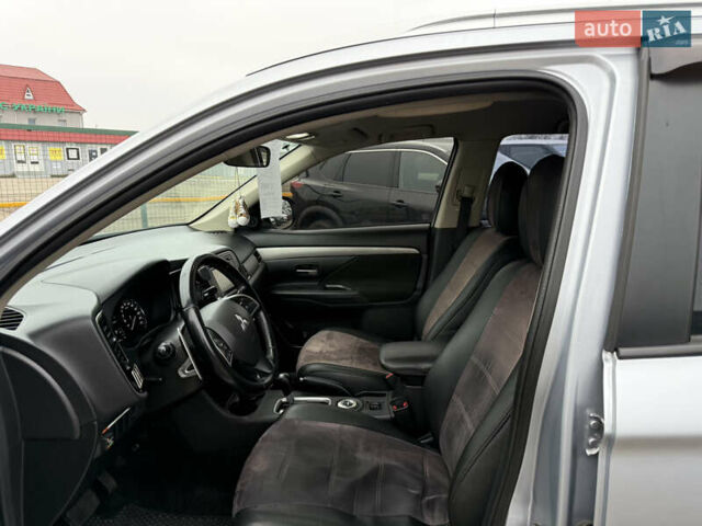 Серый Мицубиси Аутлендер, объемом двигателя 2.36 л и пробегом 198 тыс. км за 13990 $, фото 2 на Automoto.ua