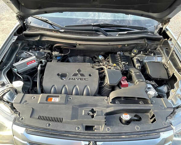 Сірий Міцубісі Аутлендер, об'ємом двигуна 2.4 л та пробігом 209 тис. км за 12200 $, фото 20 на Automoto.ua