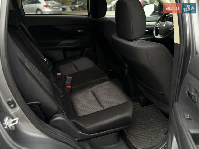 Сірий Міцубісі Аутлендер, об'ємом двигуна 2.4 л та пробігом 190 тис. км за 13000 $, фото 10 на Automoto.ua