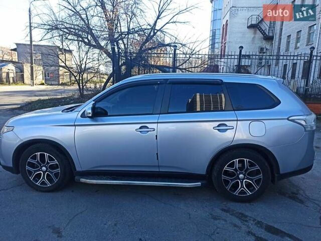 Серый Мицубиси Аутлендер, объемом двигателя 2.4 л и пробегом 197 тыс. км за 14000 $, фото 4 на Automoto.ua