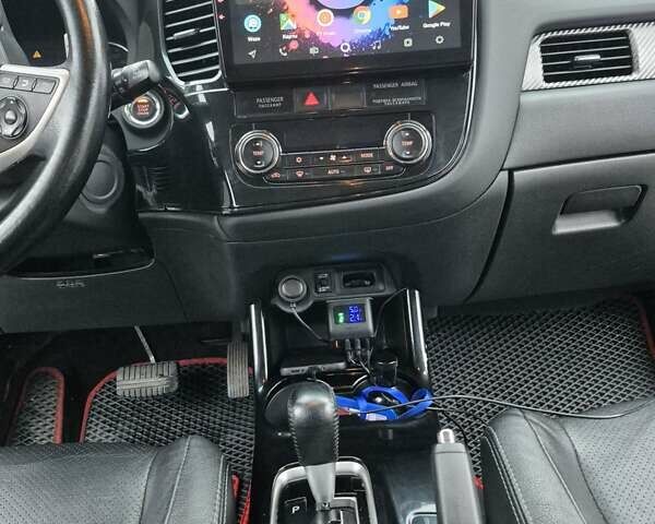 Сірий Міцубісі Аутлендер, об'ємом двигуна 2.36 л та пробігом 182 тис. км за 13600 $, фото 13 на Automoto.ua