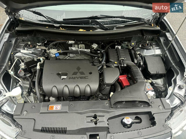 Сірий Міцубісі Аутлендер, об'ємом двигуна 2.4 л та пробігом 219 тис. км за 10800 $, фото 7 на Automoto.ua