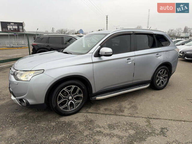 Серый Мицубиси Аутлендер, объемом двигателя 2.36 л и пробегом 198 тыс. км за 13990 $, фото 1 на Automoto.ua