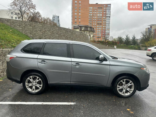 Сірий Міцубісі Аутлендер, об'ємом двигуна 2.4 л та пробігом 219 тис. км за 10800 $, фото 2 на Automoto.ua