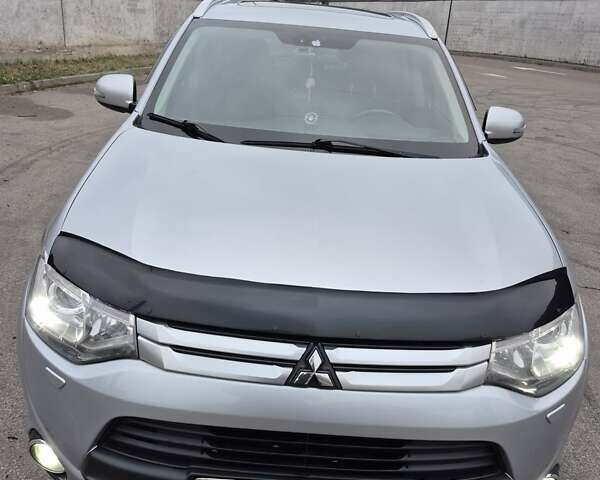 Сірий Міцубісі Аутлендер, об'ємом двигуна 2.36 л та пробігом 182 тис. км за 13600 $, фото 10 на Automoto.ua
