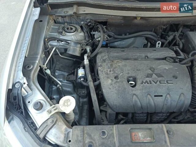 Серый Мицубиси Аутлендер, объемом двигателя 2.4 л и пробегом 197 тыс. км за 14000 $, фото 26 на Automoto.ua