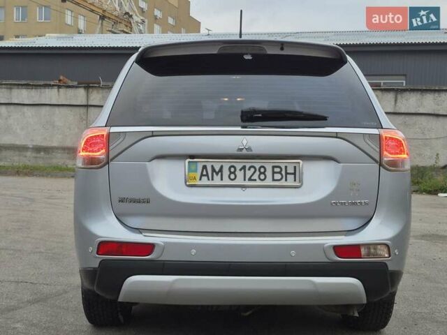 Сірий Міцубісі Аутлендер, об'ємом двигуна 2.36 л та пробігом 182 тис. км за 13600 $, фото 8 на Automoto.ua