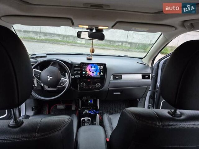 Сірий Міцубісі Аутлендер, об'ємом двигуна 2.36 л та пробігом 182 тис. км за 13600 $, фото 14 на Automoto.ua