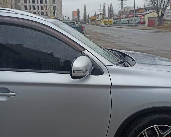 Серый Мицубиси Аутлендер, объемом двигателя 2.4 л и пробегом 197 тыс. км за 14000 $, фото 7 на Automoto.ua