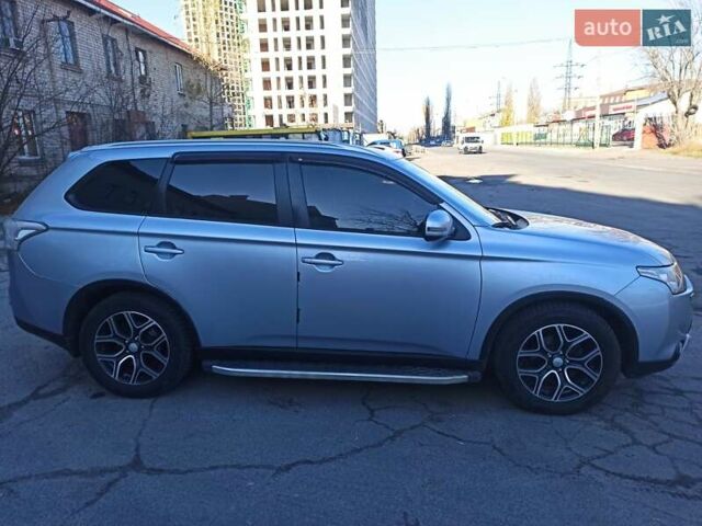 Серый Мицубиси Аутлендер, объемом двигателя 2.4 л и пробегом 197 тыс. км за 14000 $, фото 3 на Automoto.ua