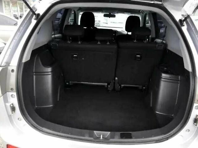 Міцубісі Аутлендер 2014 у Львові на Automoto.ua Сірий Міцубісі Аутлендер, об'ємом двигуна 2 л та пробігом 200 тис. км за 10800 $, фото 15 на Automoto.ua