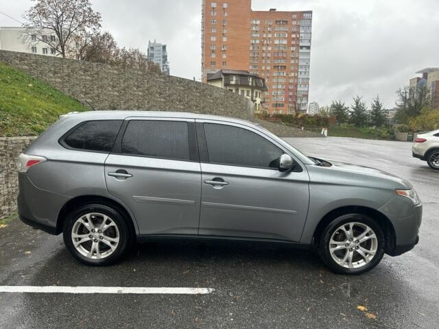 Сірий Міцубісі Аутлендер, об'ємом двигуна 2.4 л та пробігом 219 тис. км за 10800 $, фото 1 на Automoto.ua