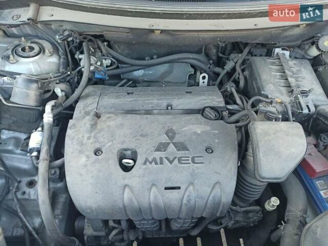 Серый Мицубиси Аутлендер, объемом двигателя 2.4 л и пробегом 197 тыс. км за 14000 $, фото 24 на Automoto.ua