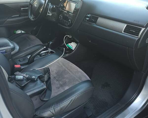 Серый Мицубиси Аутлендер, объемом двигателя 2.4 л и пробегом 197 тыс. км за 14000 $, фото 30 на Automoto.ua