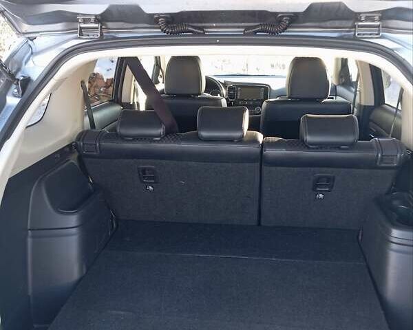 Сірий Міцубісі Аутлендер, об'ємом двигуна 2 л та пробігом 170 тис. км за 15200 $, фото 8 на Automoto.ua