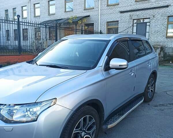 Серый Мицубиси Аутлендер, объемом двигателя 2.4 л и пробегом 197 тыс. км за 14000 $, фото 5 на Automoto.ua