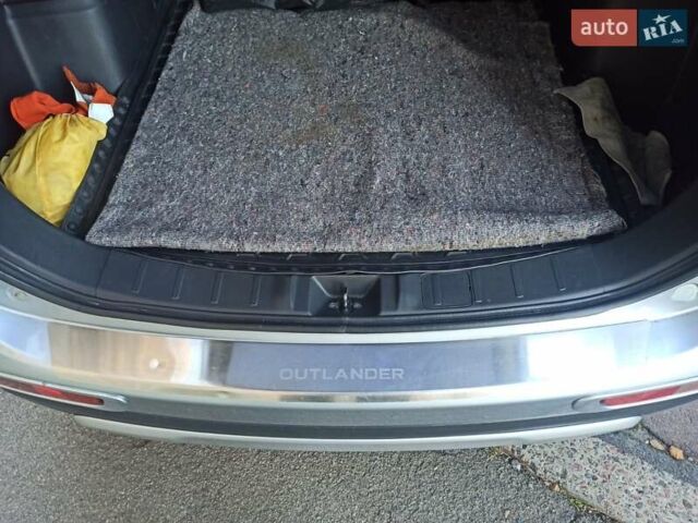 Серый Мицубиси Аутлендер, объемом двигателя 2.4 л и пробегом 197 тыс. км за 14000 $, фото 21 на Automoto.ua