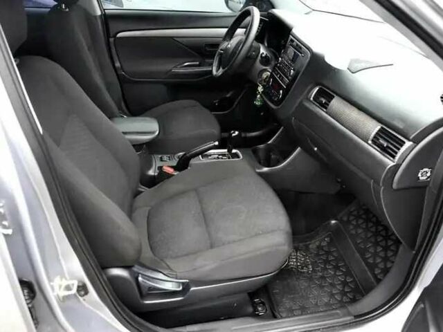 Міцубісі Аутлендер 2014 у Львові на Automoto.ua Сірий Міцубісі Аутлендер, об'ємом двигуна 2 л та пробігом 200 тис. км за 10800 $, фото 12 на Automoto.ua