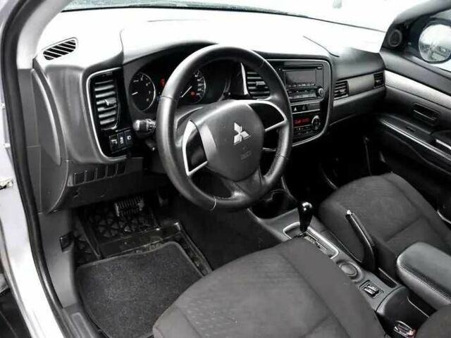 Міцубісі Аутлендер 2014 у Львові на Automoto.ua Сірий Міцубісі Аутлендер, об'ємом двигуна 2 л та пробігом 200 тис. км за 10800 $, фото 9 на Automoto.ua