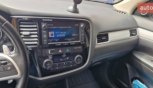 Серый Мицубиси Аутлендер, объемом двигателя 2 л и пробегом 243 тыс. км за 13500 $, фото 14 на Automoto.ua