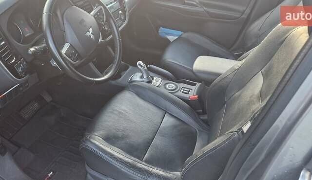 Серый Мицубиси Аутлендер, объемом двигателя 2 л и пробегом 243 тыс. км за 13500 $, фото 12 на Automoto.ua